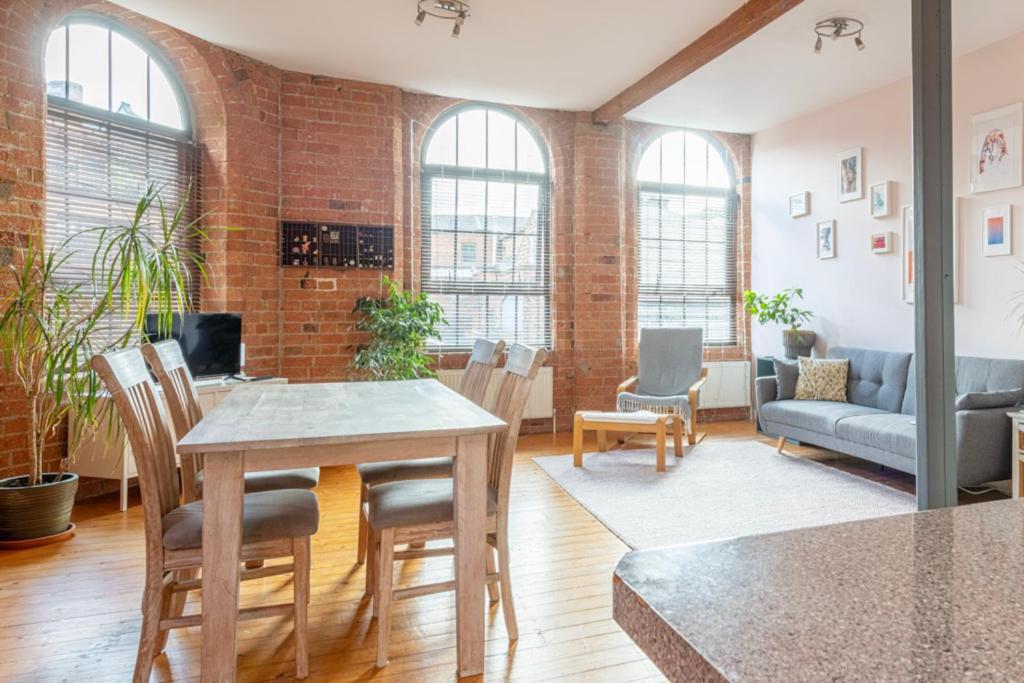 5 Mins Walk From Centre, Spacious City Apt, Open-Plan 诺丁汉 外观 照片