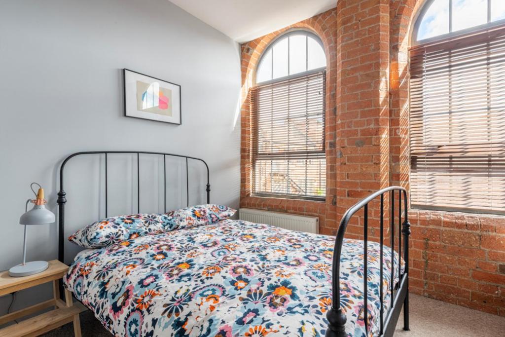 5 Mins Walk From Centre, Spacious City Apt, Open-Plan 诺丁汉 外观 照片