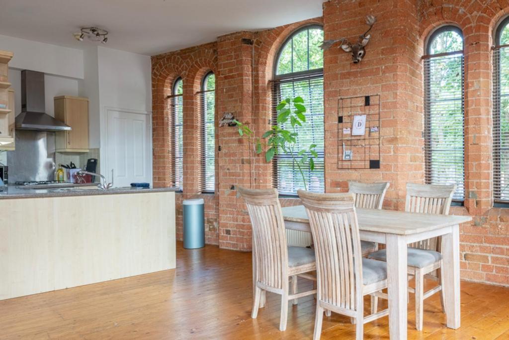 5 Mins Walk From Centre, Spacious City Apt, Open-Plan 诺丁汉 外观 照片